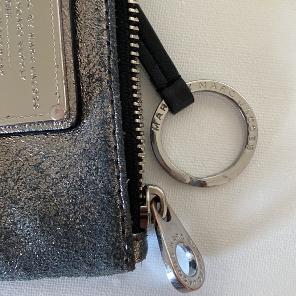 Pre-loved Marc by Marc Jacobs Metalic Siver Leather Purse - Picture 13 of 15